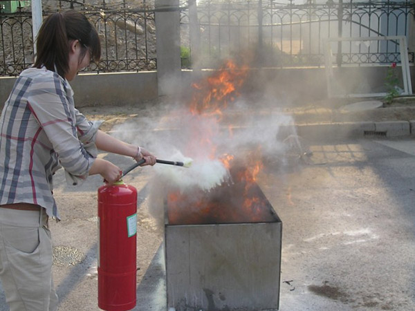 Месяц супрацьпажарных вучэнняў для супрацоўнікаў групы кампаній у чэрвені 2014-1